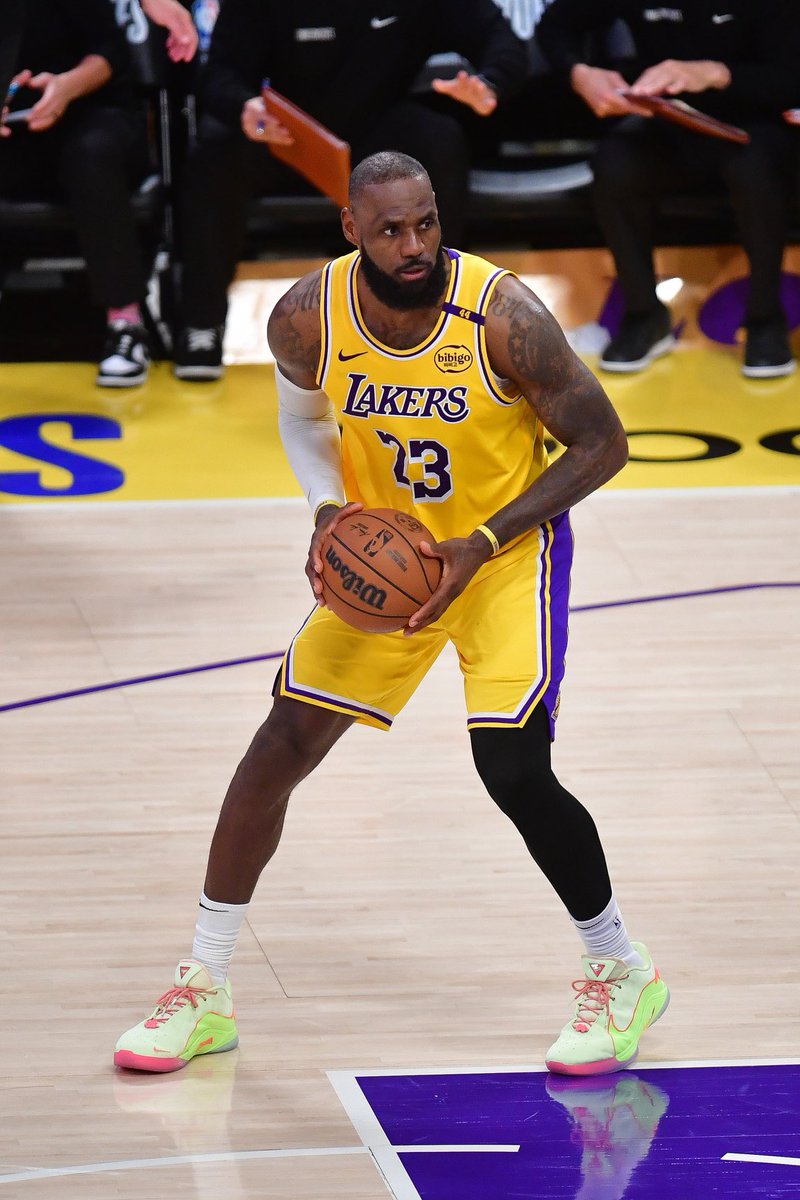 WITNESSKJ's tweet image. Most PTS + REB + AST in NBA history:
1. 78,511 — LeBron James
2. 70,497 — Kareem Abdul-Jabbar
Nobody is even CLOSE… 🤯