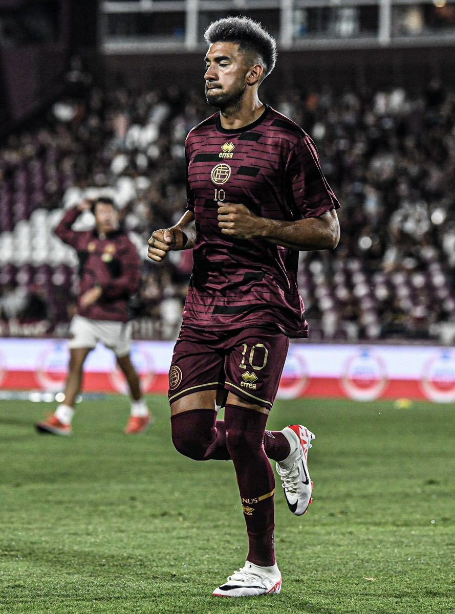Lanuseros's tweet image. Sorpresa en el 11 de Lanús para enfrentar a Sarmiento en Junin, Franco Watson, en el día de su cumpleaños, titular y Marcelino Moreno afuera.
El 10 no entreno con el grupo el día miércoles, se desconocen los motivos.