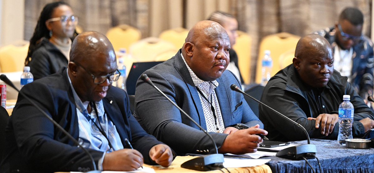 GovernanceClus1's tweet image. IN PICTURES: Parliamentary committees in collaboration with the @FSLegislature concluded their two-day oversight visit in the Free State on Friday. They engaged over 20 underperforming #municipalities in the province. Photographer: @PJikelo / ⁦@ParliamentofRSA⁩