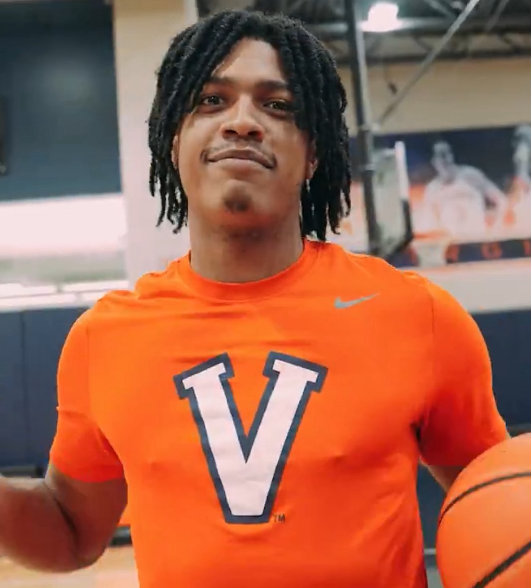 UVaHoopsRiffs's tweet image. That simple awesome retro big V tshirt again just as 🔥 in orange.
Let me buy a dozen now!!!
I'm heading to a huge uva buddy reunion in 2 weeks come ON!!!