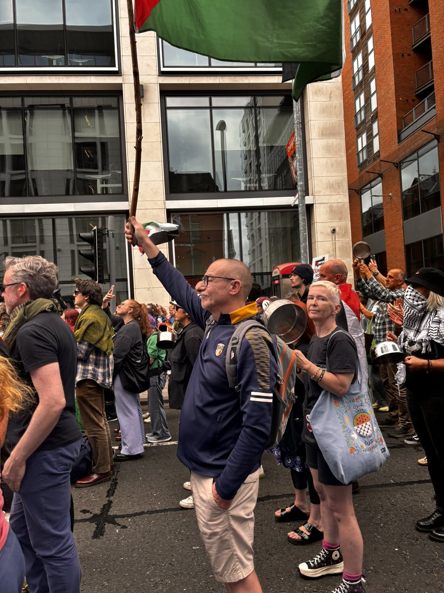 ProfJohnBarry's tweet image. Belfast Palestine solidarity protest brings city centre to a standstill for 3 hours this evening … ‘ceasefire now, let the aid in’
@Belfast_IPSC @ipsc48 @NoG3nocide
