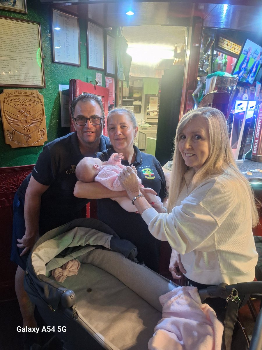 coll_wild's tweet image. Our pub wean brought her daughter to see us in the bar today...welcome to the world Nula