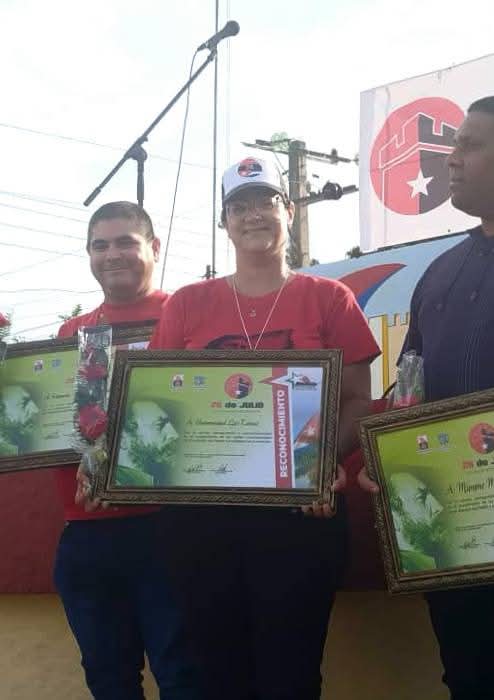 CubaMES's tweet image. ❤️🖤 ¡Muchas felicidades a la @ULTCuba y la @univholguinera distinguidas en los actos provinciales, en el contexto del 72 aniversario del asalto a los cuarteles Moncada y Carlos Manuel de Céspedes! ✊🇨🇺 #UnidosXCuba 

ℹ️📷 #UHolguín #ULTCuba 
#CubaEstáFirme #LaLuchaNoHaCesado