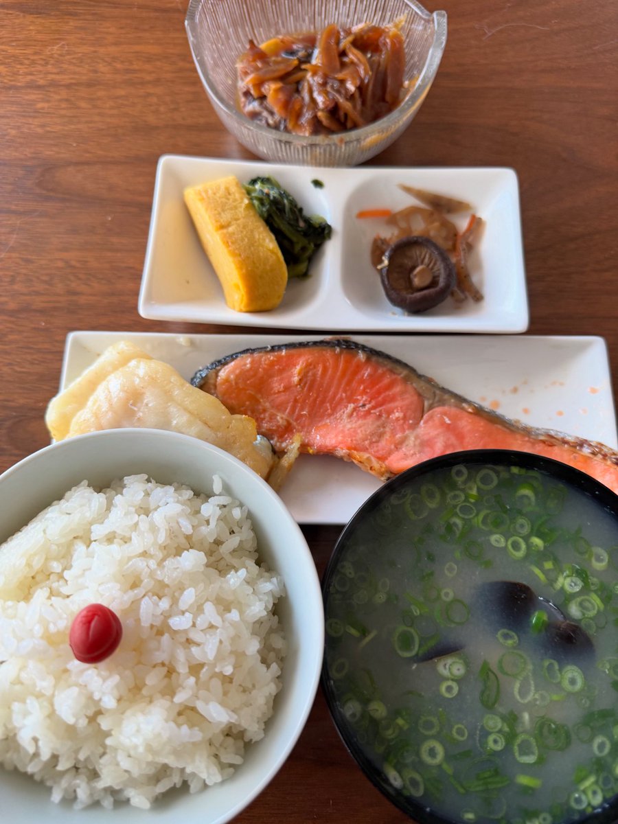 Oreda1962's tweet image. おはようさん❗️
今朝は和食で🍣
食ったら移動せんと🚙
今日も暑そうだな🥵
頑張ってこ👍
この車ではないw
法廷の死神のワンシーン