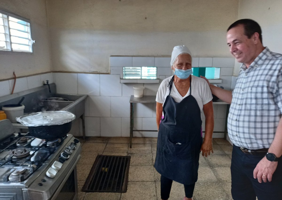 🇨🇺 Visitamos el Hogar de Ancianos Camilo Cienfuegos, en #CiegoDeÁvila, donde un colectivo de mucha estabilidad vela por la salud de más de 60 adultos mayores.
Sobre los servicios que reciben conversamos con varios de ellos, quienes mostraron su agradecimiento por la atención.