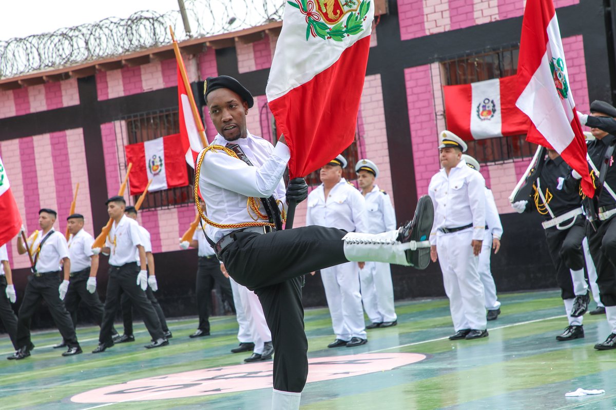 INPEgob's tweet image. ¡Las Fiestas Patrias se vivieron con orgullo en el #PenalDelCallao! 🇵🇪 Seis pabellones compitieron en el Concurso de Escoltas 2025. Además, el desfile de #CárcelesProductivas y música en vivo con los estudiantes de Orquestando-INPE llenó de patriotismo el lugar. #FiestasPatrias