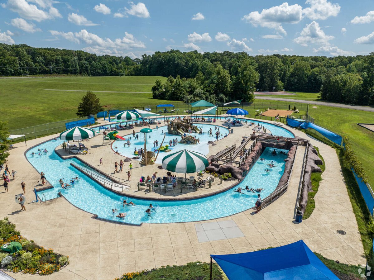 PotomacLocal's tweet image. Signal Bay Waterpark Reopens Today After Summer-Long Delay — Free Admission for All dlvr.it/TM6qlQ