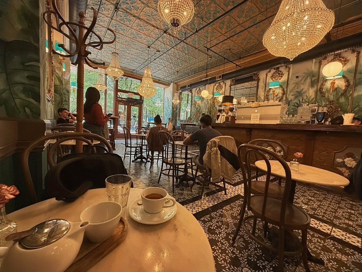 DanteTheDon's tweet image. You’d be hard pressed to find a nicer coffee shop than Cafe Deko in Chicago’s loop