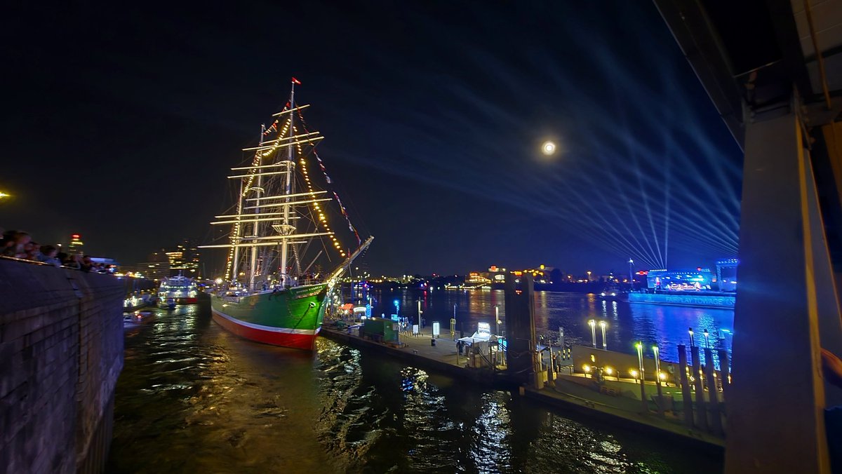rosajeruszka's tweet image. βDonβt worry if youβre making waves just by being yourself. The moon does it all the time.β
A blessed night everyone, sweet dreams πππ¬π€πππ΄πππππΏπ³πΏπΈπ€πΈπππ’π₯