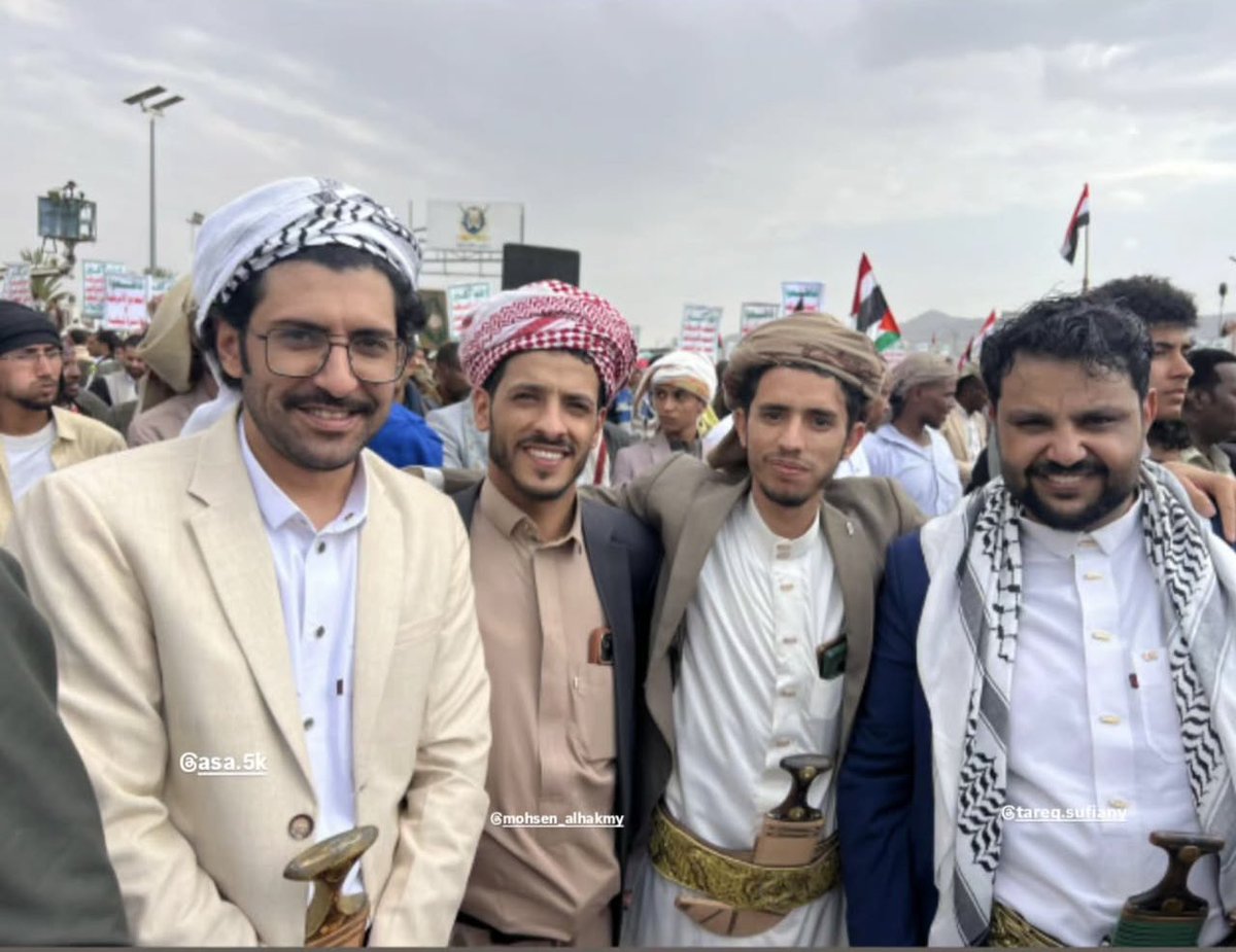 qalaqil_t1's tweet image. في زمن تاهت فيه البوصلة،
تبقى الهوية اليمنية أقوى
من كل رياح التضليل.
الوفاء للأرض، والانتماء للتاريخ، والولاء للمبادئ التي لا تُشترى
ولا تُباع.
مع رجال الموقف والكلمة،
في قلب اليمن النابض.
من ميدان السبعين
#اليمن
#مع_غزه
#فلسطين_قضية_الشرفاء
📍#صنعاء