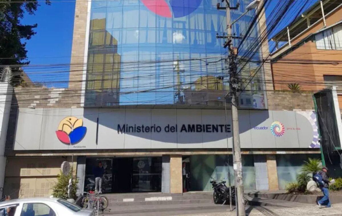 🚨Ecuador: Gobierno de Daniel Noboa elimina el Ministerio del Ambiente▶️ actualidadambiental.pe/ecuador-gobier…

El presidente ecuatoriano suprimió seis ministerios, entre ellos, el Ministerio de Ambiente, Agua y Transición Ecológica (MAATE) como parte de su Plan de Eficiencia Administrativa.