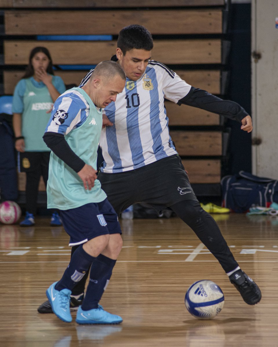 RacingClub's tweet image. El equipo de fútbol integrado se entrenó en el Centro Deportivo antes de viajar a Houston, sede de la Genuine World Cup, el mundial de clubes de la disciplina, para representar a Racing.
Encabezados por Kevin Feldman, Secretario General, miembros de Comisión Directiva…
