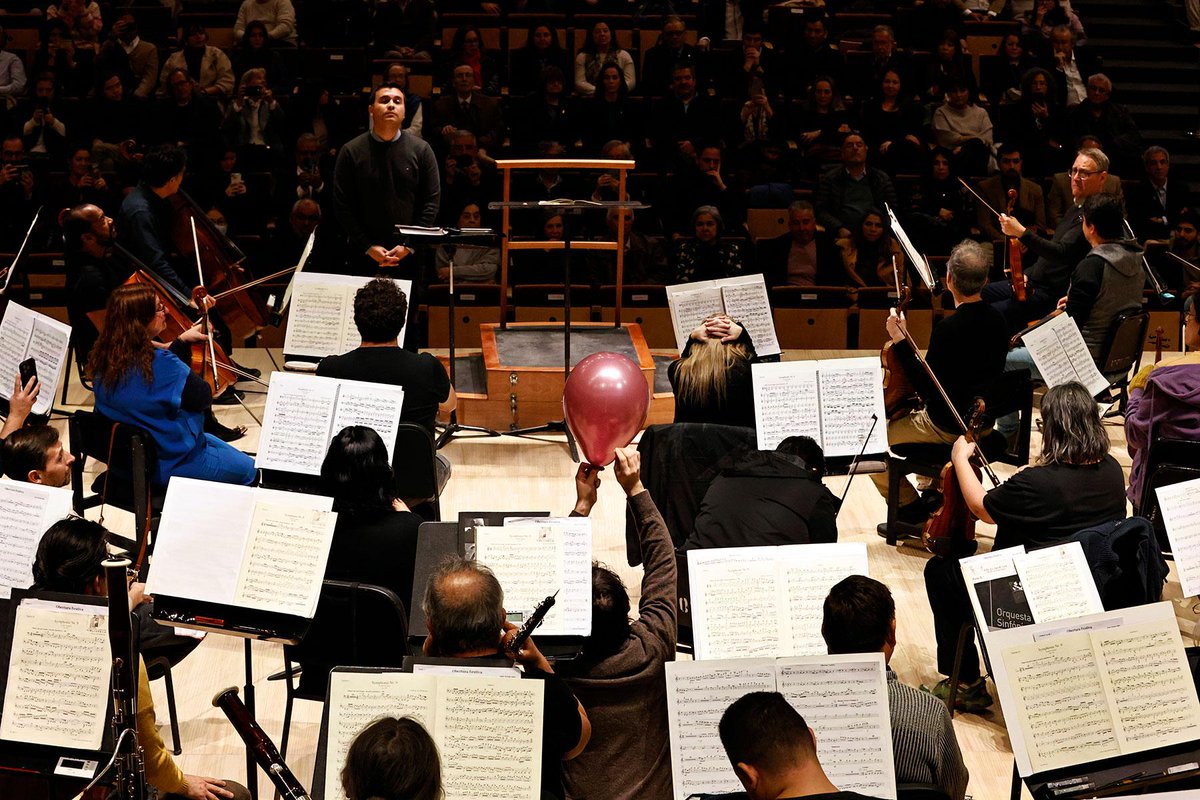 uchile's tweet image. [Entrevista #Visitantes] Gustavo Basso, ingeniero argentino y violinista que lideró la afinación de la Gran Sala Sinfónica Nacional @ceac_uchile: &quot;La Universidad de Chile nos dejó claro que buscaba una sala icónica&quot; uchile.cl/u230549