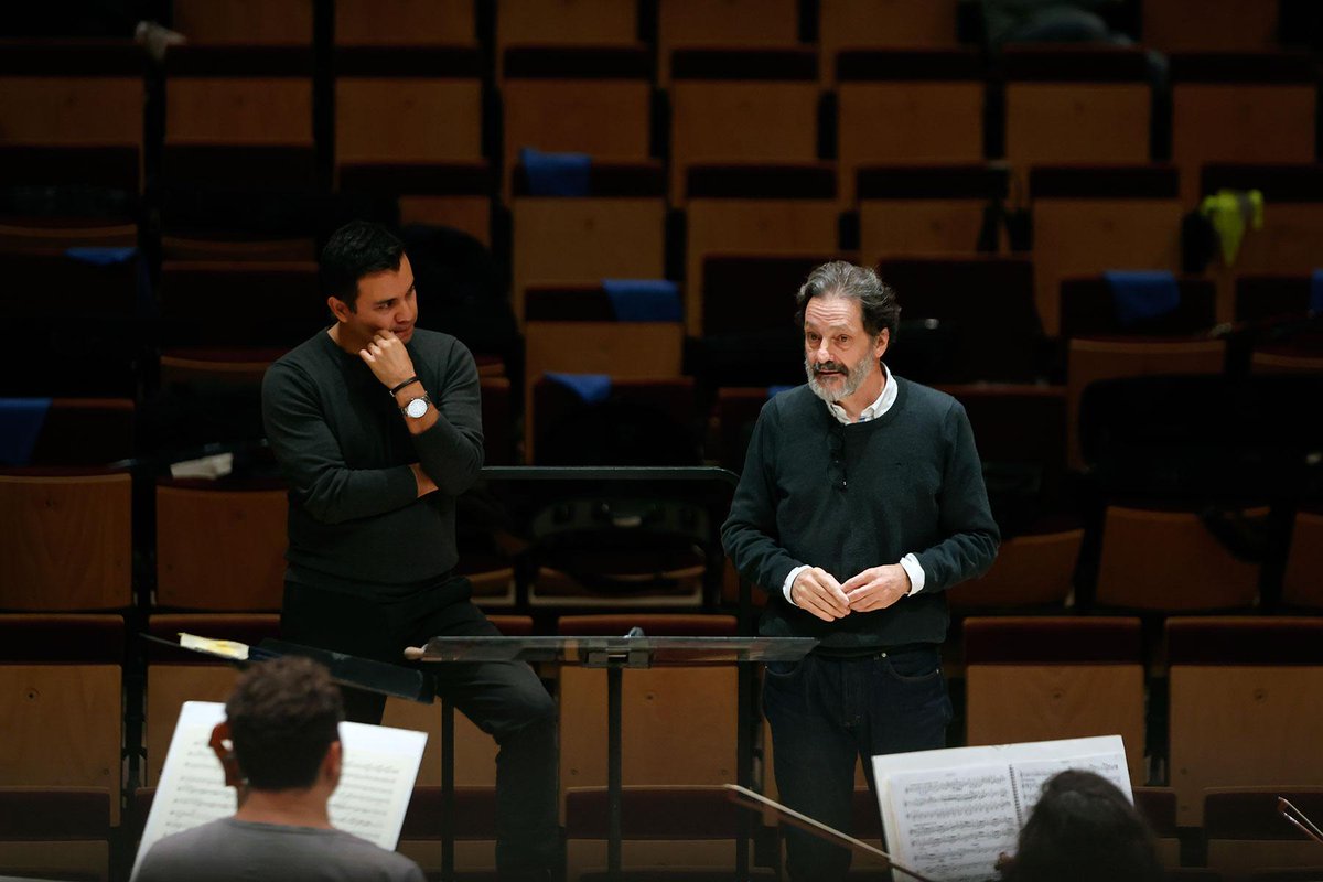 uchile's tweet image. [Entrevista #Visitantes] Gustavo Basso, ingeniero argentino y violinista que lideró la afinación de la Gran Sala Sinfónica Nacional @ceac_uchile: &quot;La Universidad de Chile nos dejó claro que buscaba una sala icónica&quot; uchile.cl/u230549