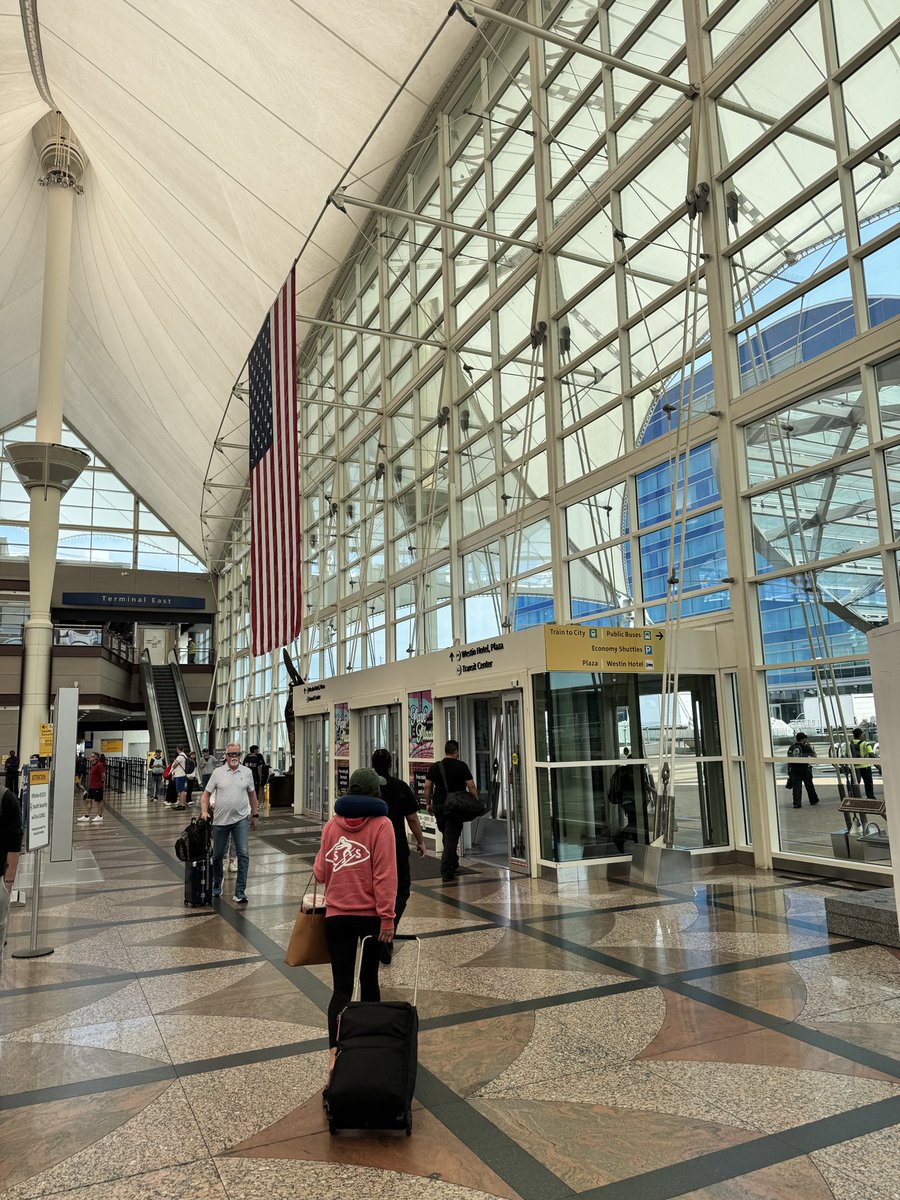 harrisrafto's tweet image. Just landed in Denver for @LaraconUS 🛬 it took a while 🤣