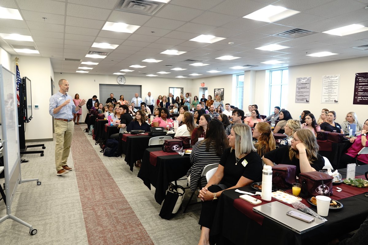 EnnisISD's tweet image. Our new teachers wrapped up orientation this week and are officially ready to kick off the school year! We loved welcoming them to the EISD family and are excited to see the incredible impact they’ll have in the classroom. Here’s to a great year ahead!
#EISDTellingOurStory