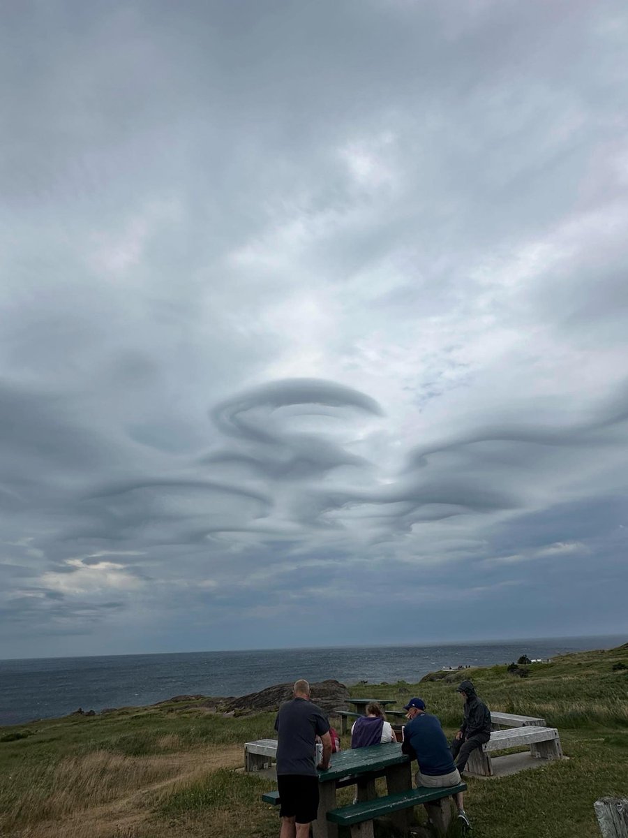 ALIENS ARRIVED AT CAPE SPEAR TODAY! 

or did they? 

#NLwx 

Research tells me these are a version of asperatus clouds. Now I’ve seen some versions of those but nothing like this!

These occur when we have the right mix of instability, life and moisture in the atmosphere. These