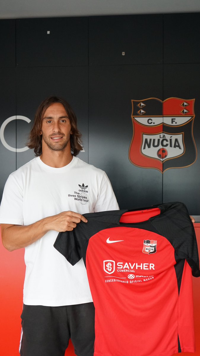 😍¿Alguien más con ganas de volver a verle con la camiseta sobre la pista del Camilo Cano? 

#vamosnucia❤️🖤