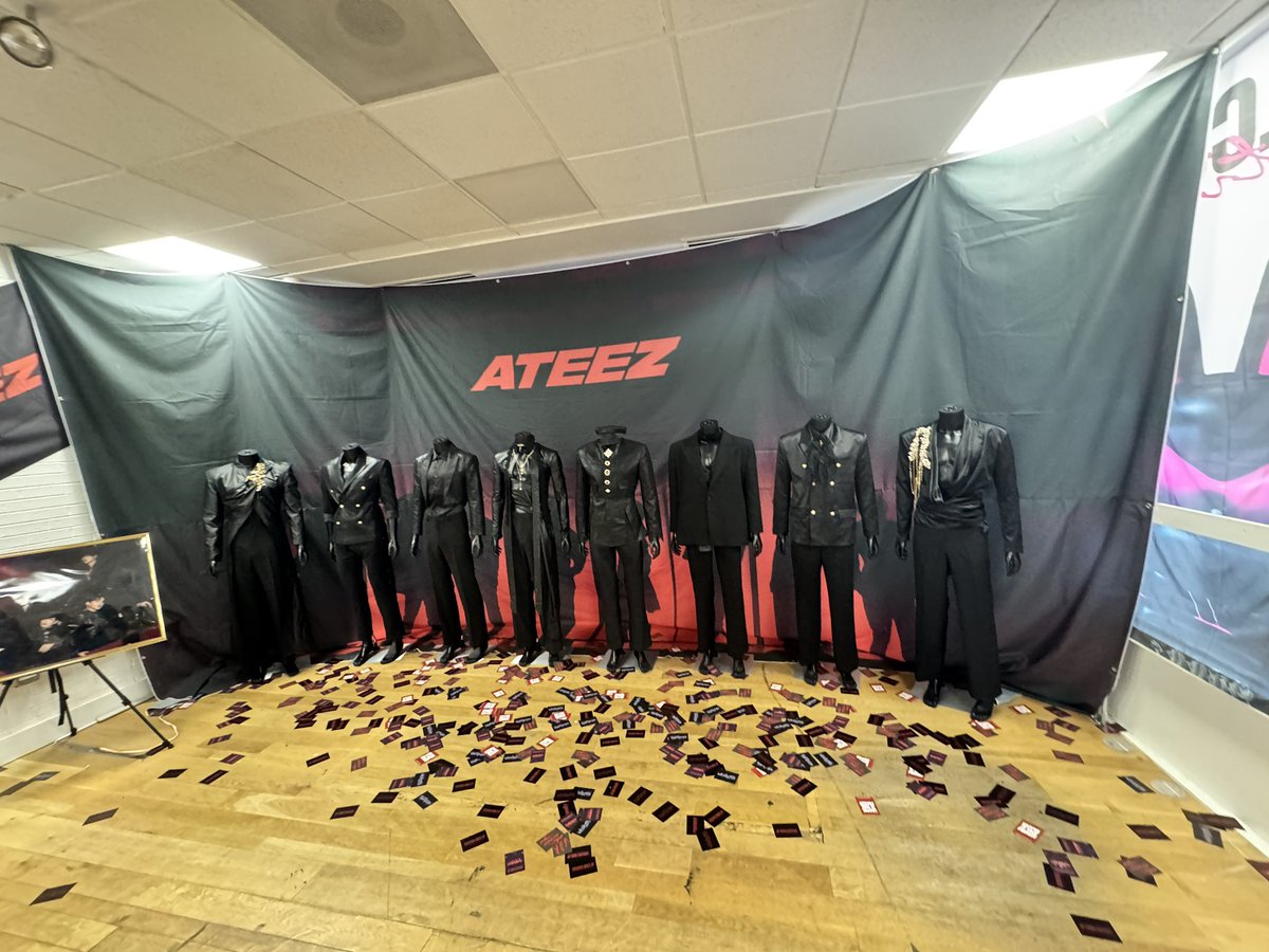 JSahota4's tweet photo. This popup is wild but gotta get my HongJoong merch <3 #ATEEZ #ATEEZpopup #inyourfantasypopup https://t.co/nPjeC434xZ