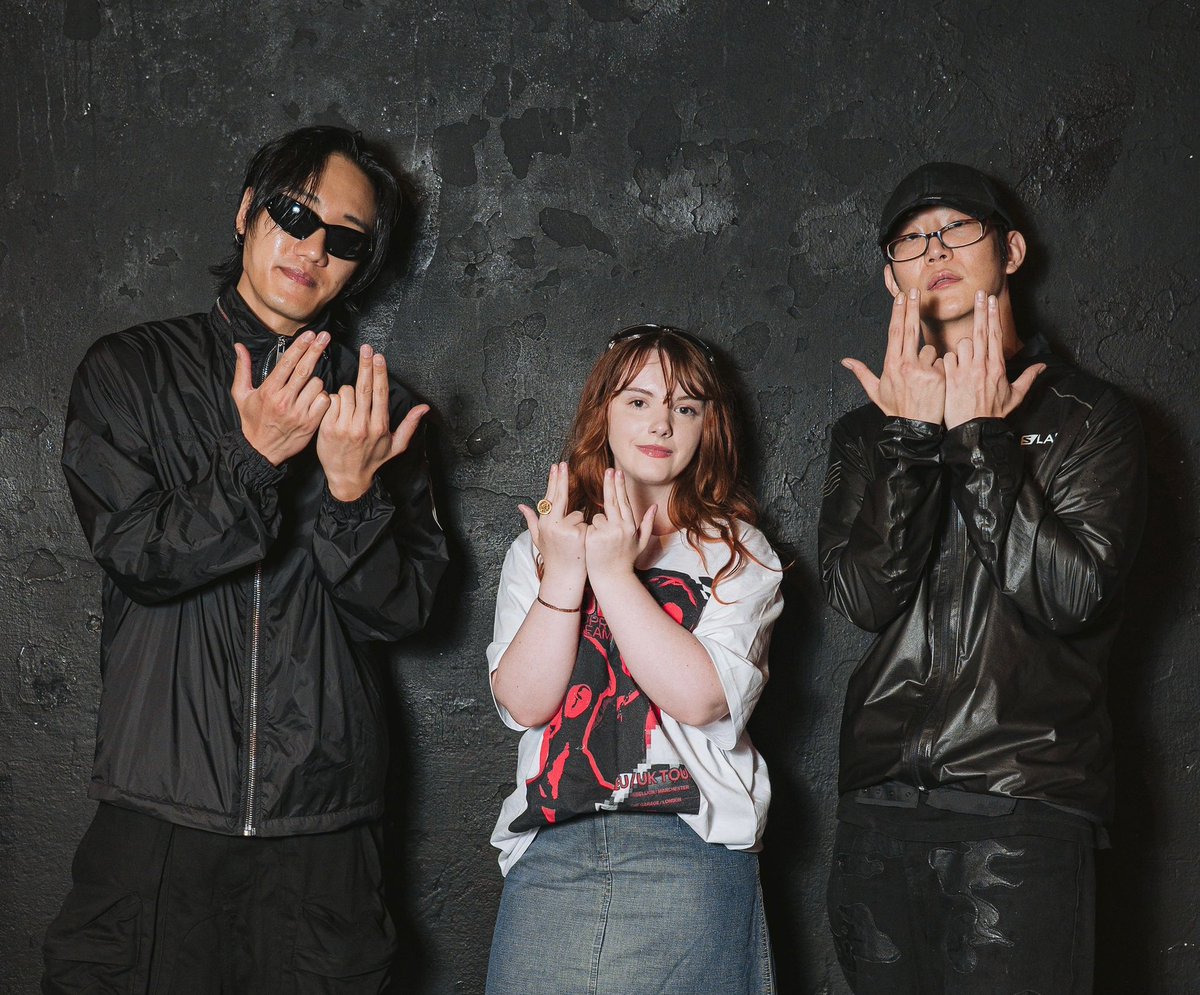 articsopp's tweet image. ju-ju-jul 👽 (cream absolutely wanted to show the tshirt I made and he was struggling that was so funnyyyyyy)