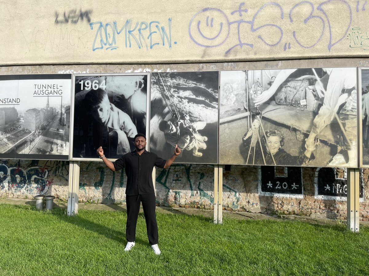 Le fameux mur de Berlin 🇩🇪
#langedelabonnehumeur❤️