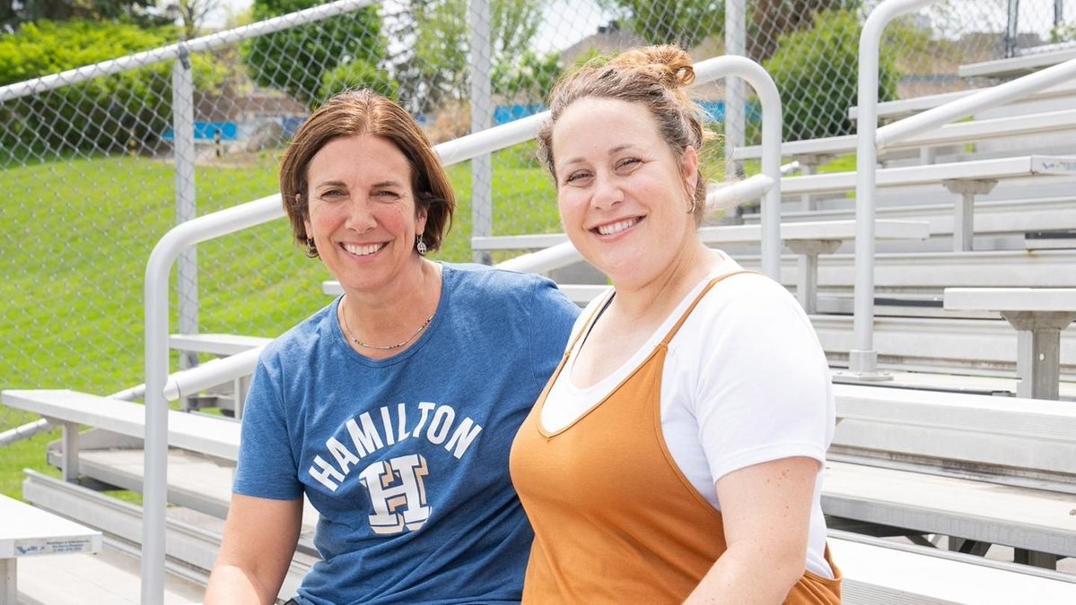 HamiltonCollege's tweet image. Kaillie Briscoe Kelly ’09, a member of our 2008 women's lacrosse national championship team, has returned to the Hill as head coach, succeeding her longtime mentor Patty Kloidt. buff.ly/1kuXgRJ
#KowThyself #LetsGoBlue