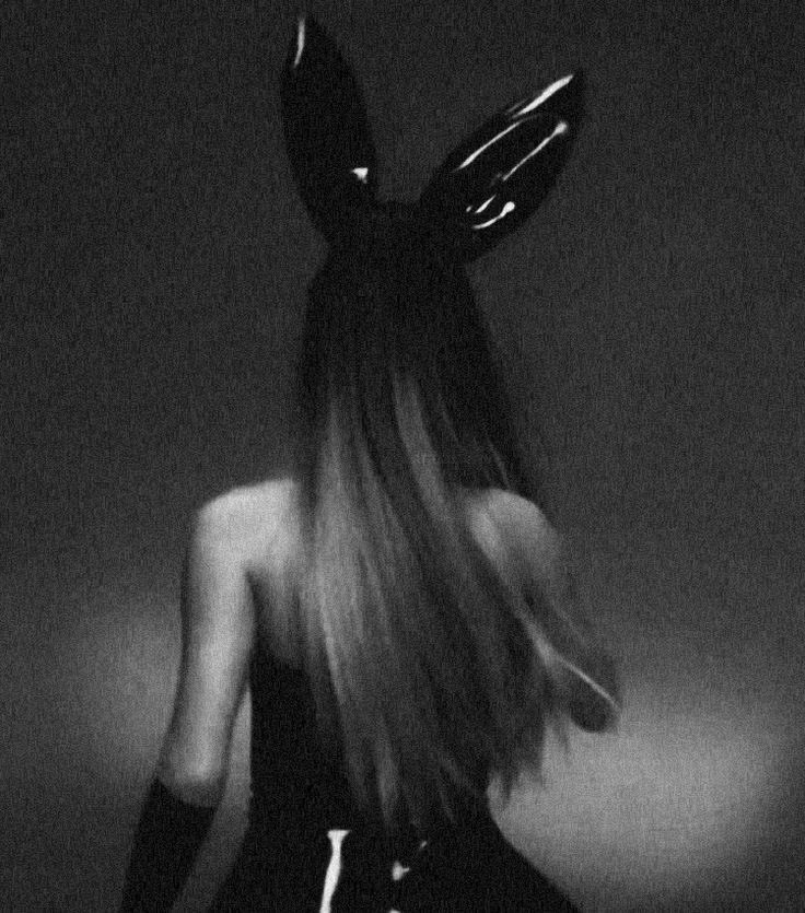 enerytime's tweet image. “side to side” has now become a a brit certified 3x platinum single !! congratulations ariana 🐰♡