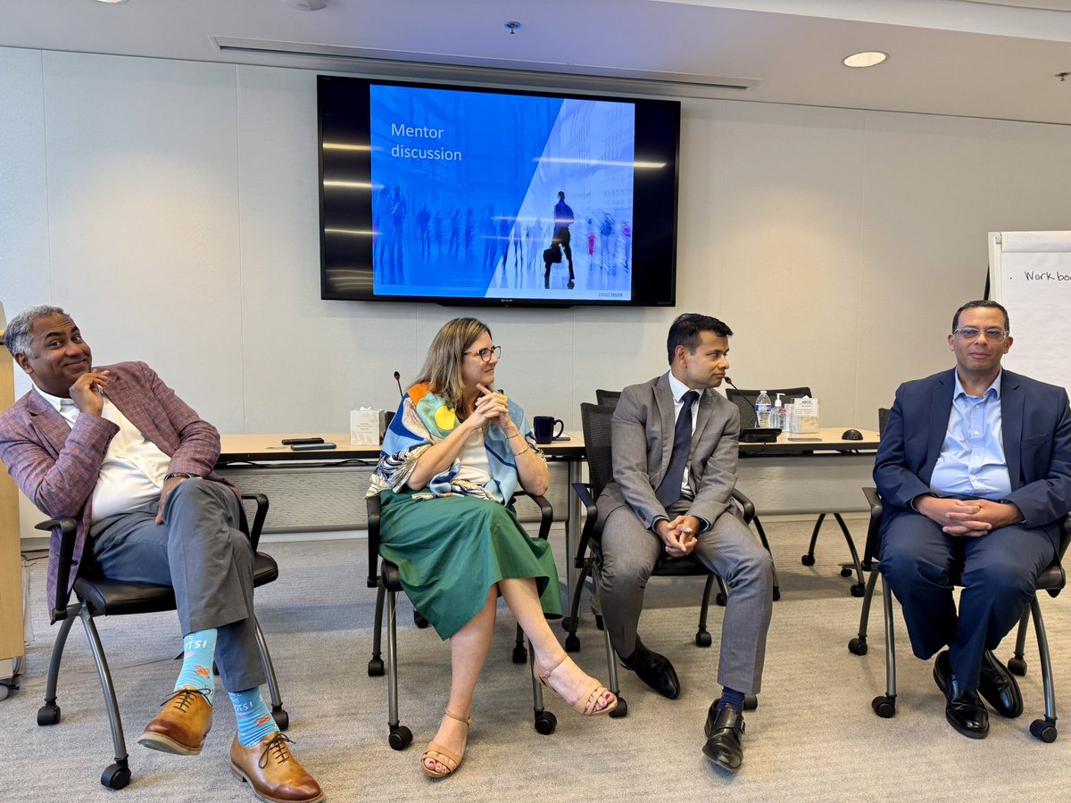 NiuSanford's tweet image. A big big thank you to our 4 great ASCO LDP mentors, who choose to dedicate an enormous amount of time & energy to this program.
We appreciate all of their support!
@montypal, @DrMarkham, Nasser Hanna & Piyush Srivastava 🙏