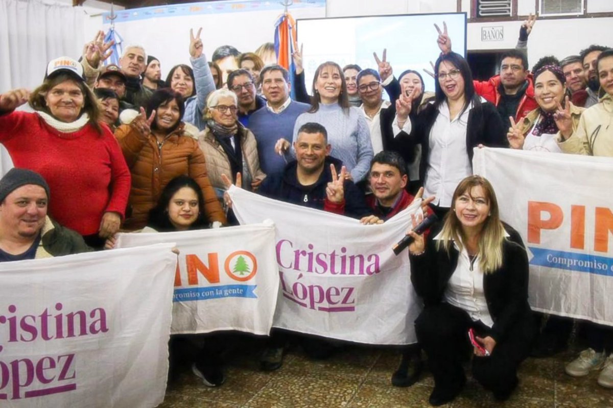 Pino_Ush's tweet photo. Otro encuentro de militancia en el Centro Cultural Nueva Argentina de Tolhuin junto a los vecinos y vecinas que se acercaron con sus ideas, su compromiso y su esperanza.
#QueremosQueSeasParte https://t.co/gDoVmXWXxL