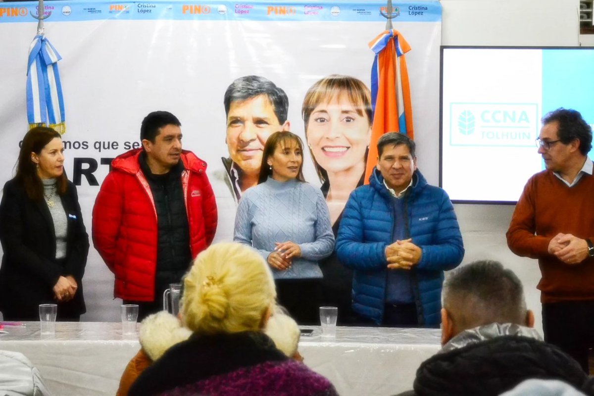 Pino_Ush's tweet photo. Otro encuentro de militancia en el Centro Cultural Nueva Argentina de Tolhuin junto a los vecinos y vecinas que se acercaron con sus ideas, su compromiso y su esperanza.
#QueremosQueSeasParte https://t.co/gDoVmXWXxL