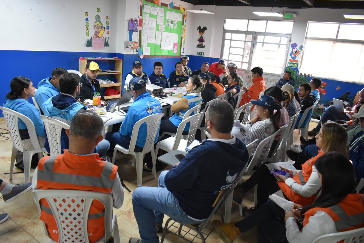 UNGRD🇨🇴 (@ungrd) on Twitter photo UNGRD evalúa emergencias en Quetame, Cundinamarca
En articulación con la alcaldía de Quetame, Guayabetal y el equipo del <a href="/ICCUGOB/">Instituto de Caminos y Construcciones de Cun/marca</a> de Cundinamarca, realizamos un recorrido técnico por zonas con escenarios de amenaza.
Durante una jornada de 12 horas, se analizó:
⚪️ El sector UNGRD evalúa emergencias en Quetame, Cundinamarca
En articulación con la alcaldía de Quetame, Guayabetal y el equipo del <a href="/ICCUGOB/">Instituto de Caminos y Construcciones de Cun/marca</a> de Cundinamarca, realizamos un recorrido técnico por zonas con escenarios de amenaza.
Durante una jornada de 12 horas, se analizó:
⚪️ El sector