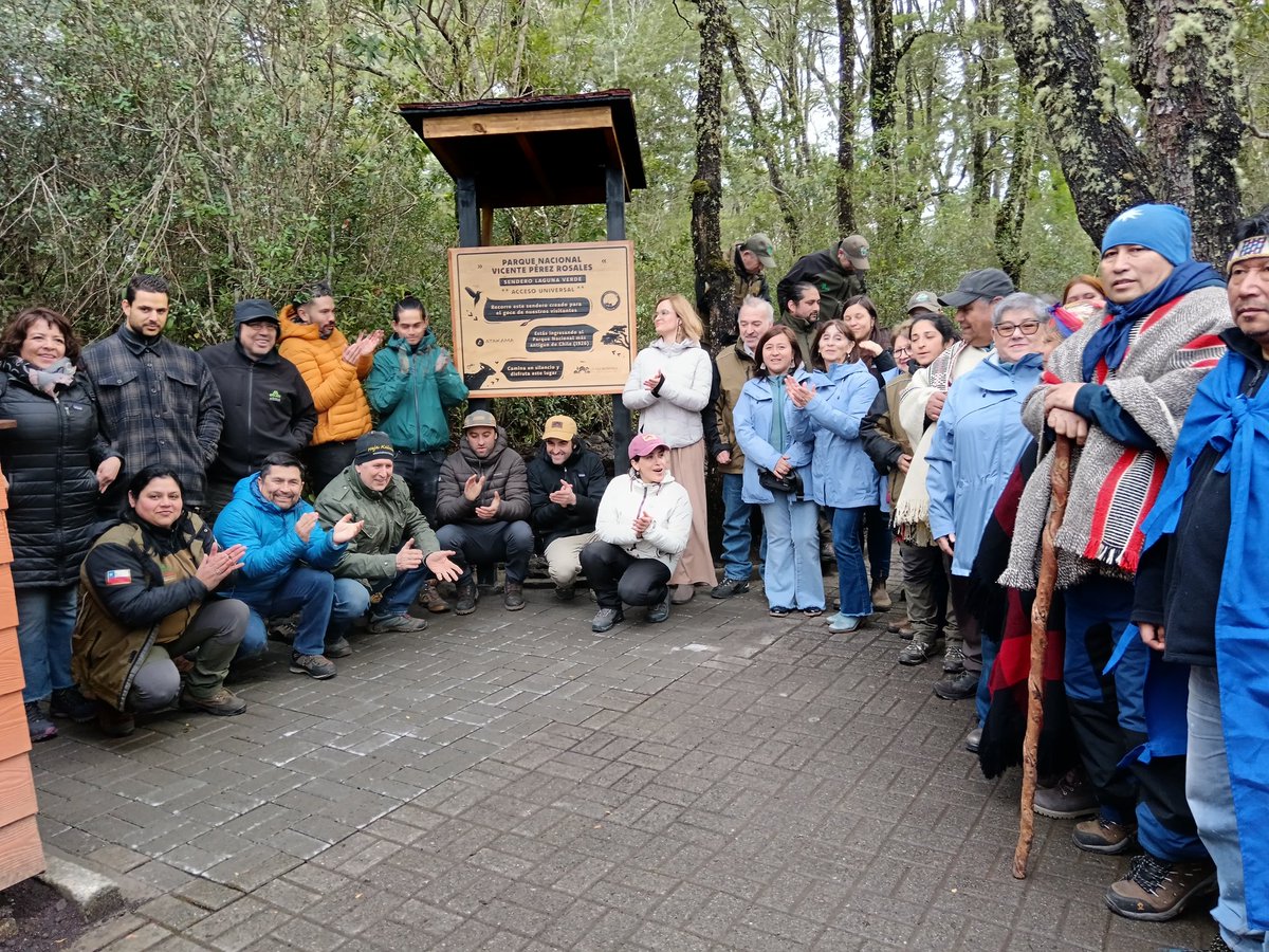 conaf_loslagos's tweet image. Conaf junto a Fundación Areas Protegidas,Atakama Outdoor y Casa Dominga inauguraron señalética en madera nativa en sectores Laguna Verde y Saltos de Petrohue en el Pnvp Rosales @conaf_minagri @Sernatur