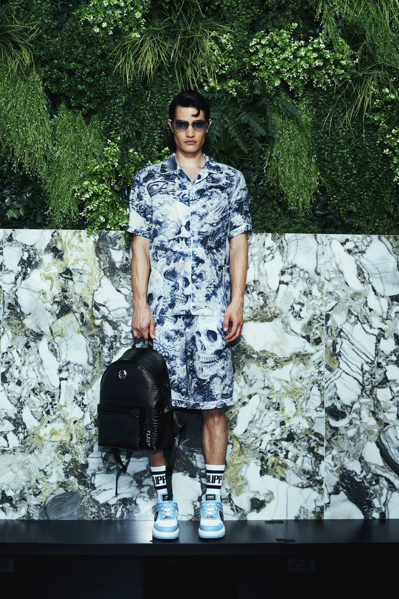 kendam_com's tweet image. Philipp Plein Resort 2026 Menswear collection lookbook kendam.com/news/lookbooks…

#PhilippPlein #Menswear #RE26 #Resort2026 #Lookbooks #Fashion #Kendam
