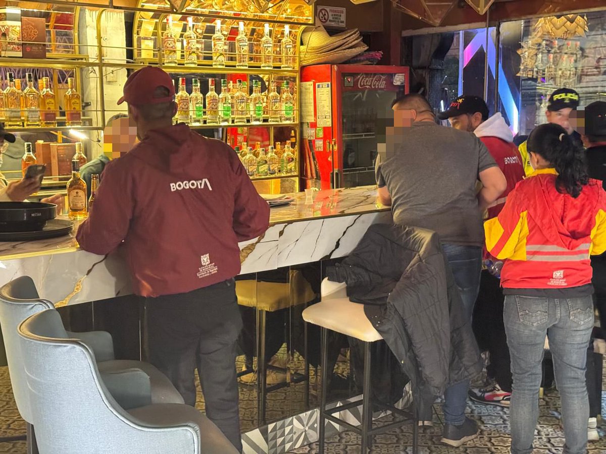 SeguridadBOG's tweet image. Cinco menores fueron hallados consumiendo licor en bares de la Primero de Mayo.

En la megatoma se sellaron 2 establecimientos y se incautaron estupefacientes.

Con acciones como estas, prevenimos riesgos para la vida e integridad de niñas, niños y adolescentes.

Alerte al 123.…