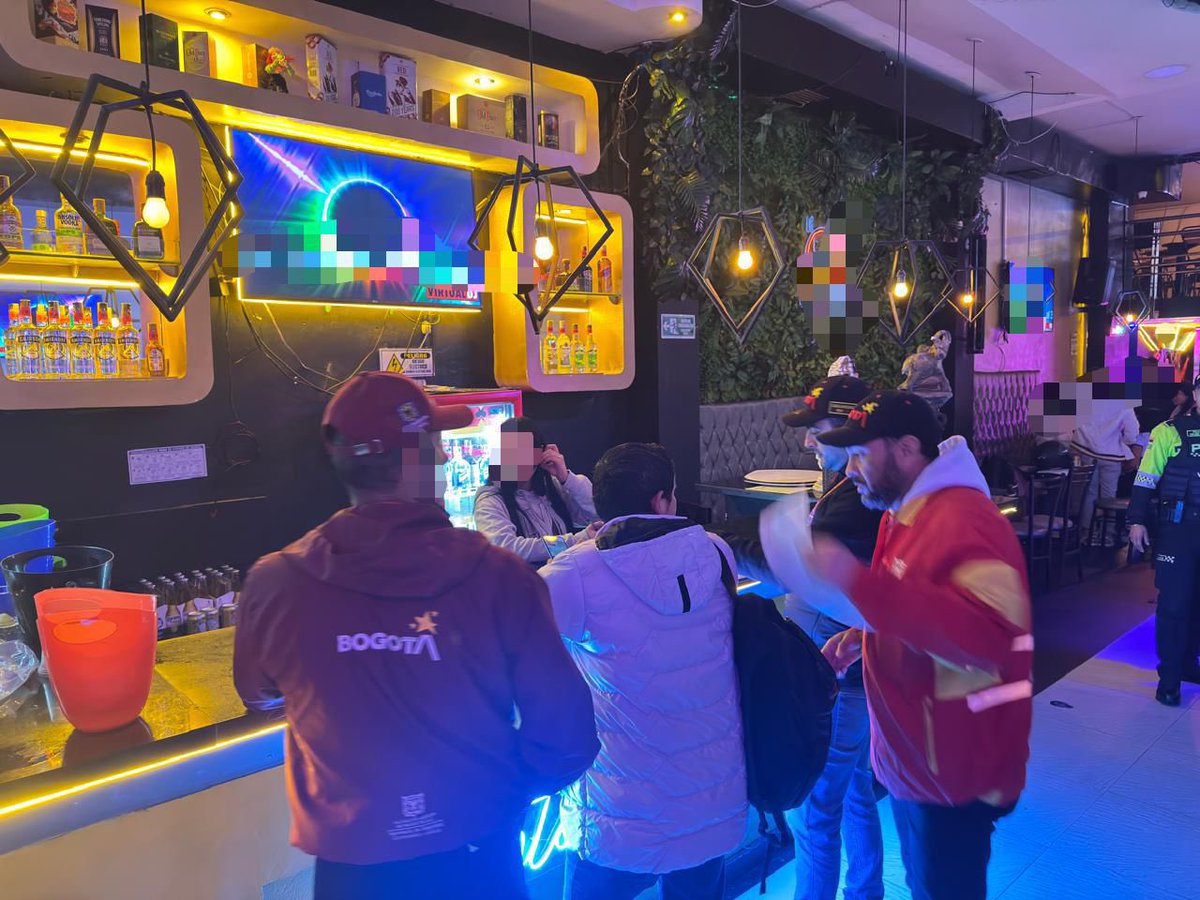 SeguridadBOG's tweet image. Cinco menores fueron hallados consumiendo licor en bares de la Primero de Mayo.

En la megatoma se sellaron 2 establecimientos y se incautaron estupefacientes.

Con acciones como estas, prevenimos riesgos para la vida e integridad de niñas, niños y adolescentes.

Alerte al 123.…