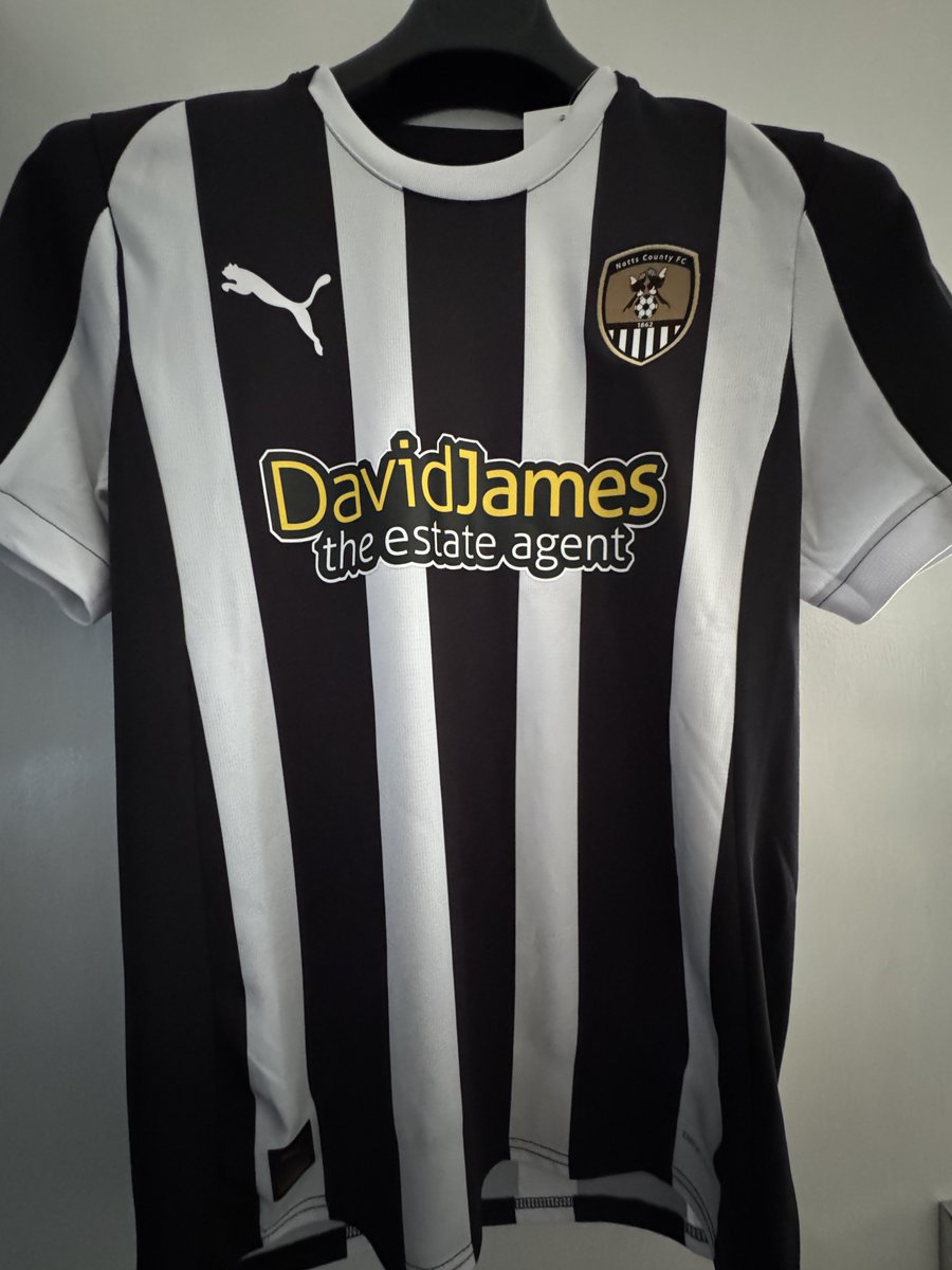 ncfcworld's tweet image. This top looks so good 😊, well done @Official_NCFC  . COYP’s !!! 🖤🤍🖤🤍