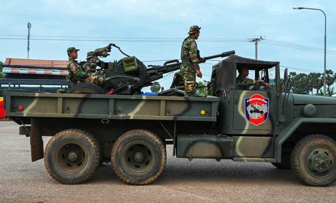 Aumentan enfrentamientos con Camboya: Tailandia declara ley marcial quadratin.com/mundo/aumentan…