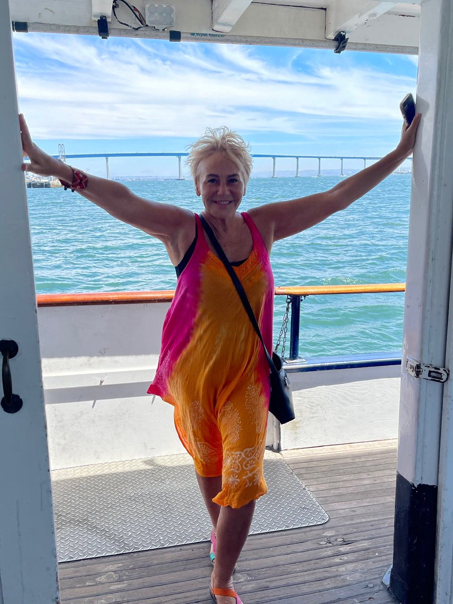 ZannLenore's tweet image. Good morning California!
It’s a beautiful day to be at the San Diego Comic Con!
Headed to my #Revival TV series panel for 10:30am room 6A.
See ya round! !!