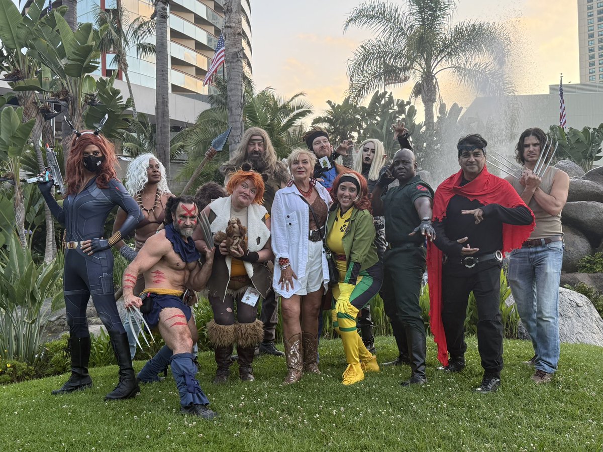 ZannLenore's tweet image. Good morning California!
It’s a beautiful day to be at the San Diego Comic Con!
Headed to my #Revival TV series panel for 10:30am room 6A.
See ya round! !!