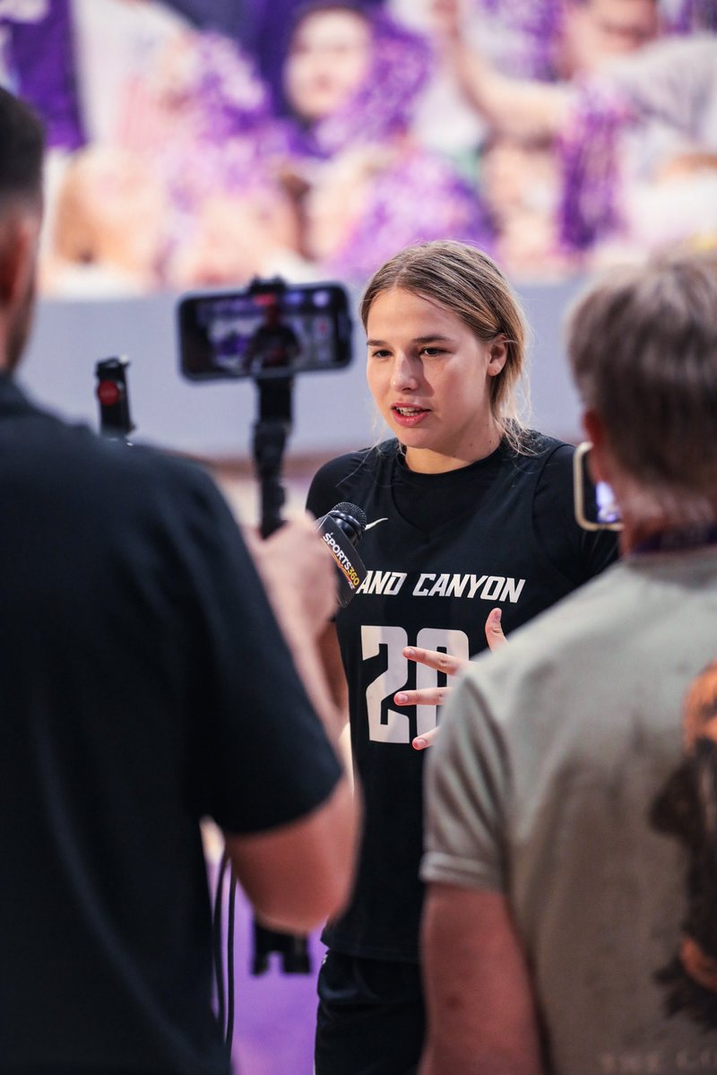GCU_WBB's tweet image. Meetin’ with the media 🎤🎥 #LopesUp