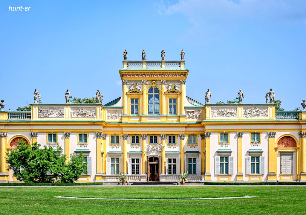 tsEmma15's tweet image. Wilanów Palace, a Baroque royal residence in Warsaw, #Poland
It was built between 1681 and 1696 for King John III Sobieski and Marie Casimire, according to the design of Augustyn Wincenty Locci.
The palace currently houses the Museum of King John III's Palace at Wilanów.