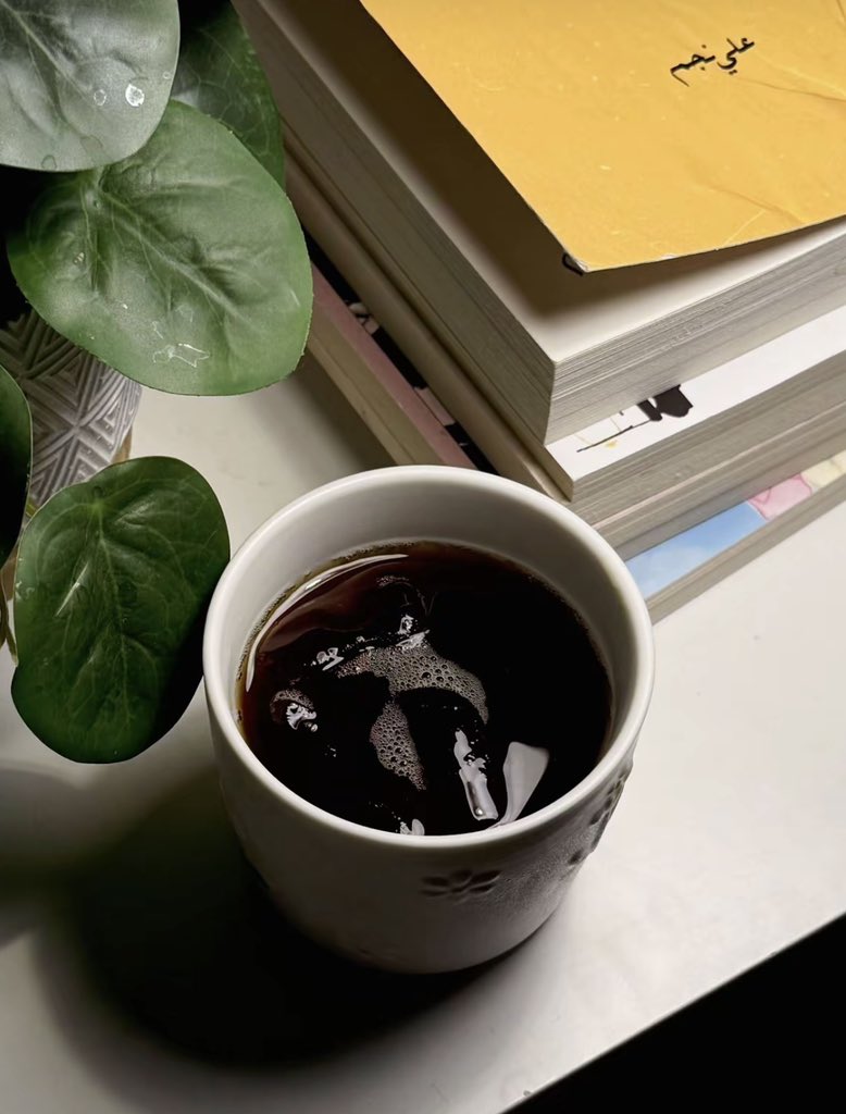 وما إن رأيته اليوم..حتى شعرت وكأنني فراشة🦋
خفيفة..هشة..تطير بخفة حوله..قلبي يرفرف كما الأجنحة
كأن اللقاء أعاد لي نبضي..وألبسني لون الربيع . 
#مساء_الخير 
#بوح_الخاطر