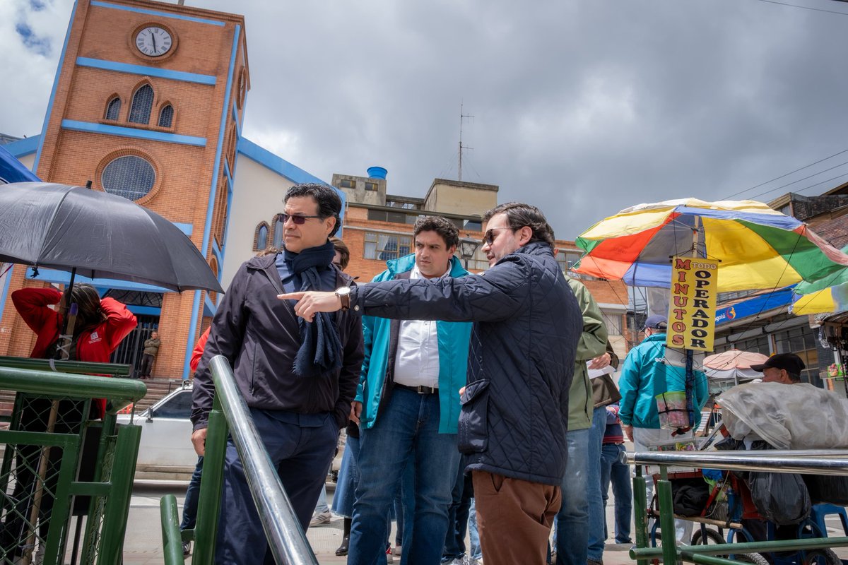 Secretaría del Hábitat (@habitatbogota) on Twitter photo Recibimos a <a href="/onuhabitat/">ONU HABITAT América Latina y El Caribe</a> en San Cristóbal para mostrarles cómo avanza Bogotá en su estrategia de #RevitalizaciónUrbana.
Mediante entrega de vivienda digna, mejoramiento del espacio público, movilidad sostenible y entornos seguros, nos articulamos con otras entidades del Distrito. Recibimos a <a href="/onuhabitat/">ONU HABITAT América Latina y El Caribe</a> en San Cristóbal para mostrarles cómo avanza Bogotá en su estrategia de #RevitalizaciónUrbana.
Mediante entrega de vivienda digna, mejoramiento del espacio público, movilidad sostenible y entornos seguros, nos articulamos con otras entidades del Distrito.