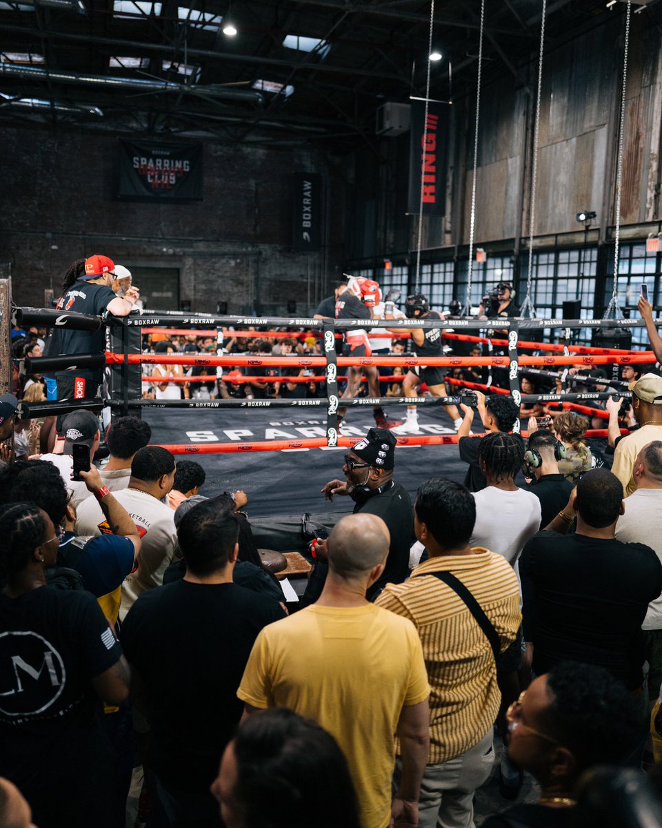 BOXRAW's tweet image. The noise hit different. The passion was real. Brooklyn brought the energy. Not just a crowd - this is a community. This is Sparring Club 🔥 #sparringclub