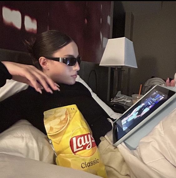 lassybees's tweet image. “what are you doing on friday night?”