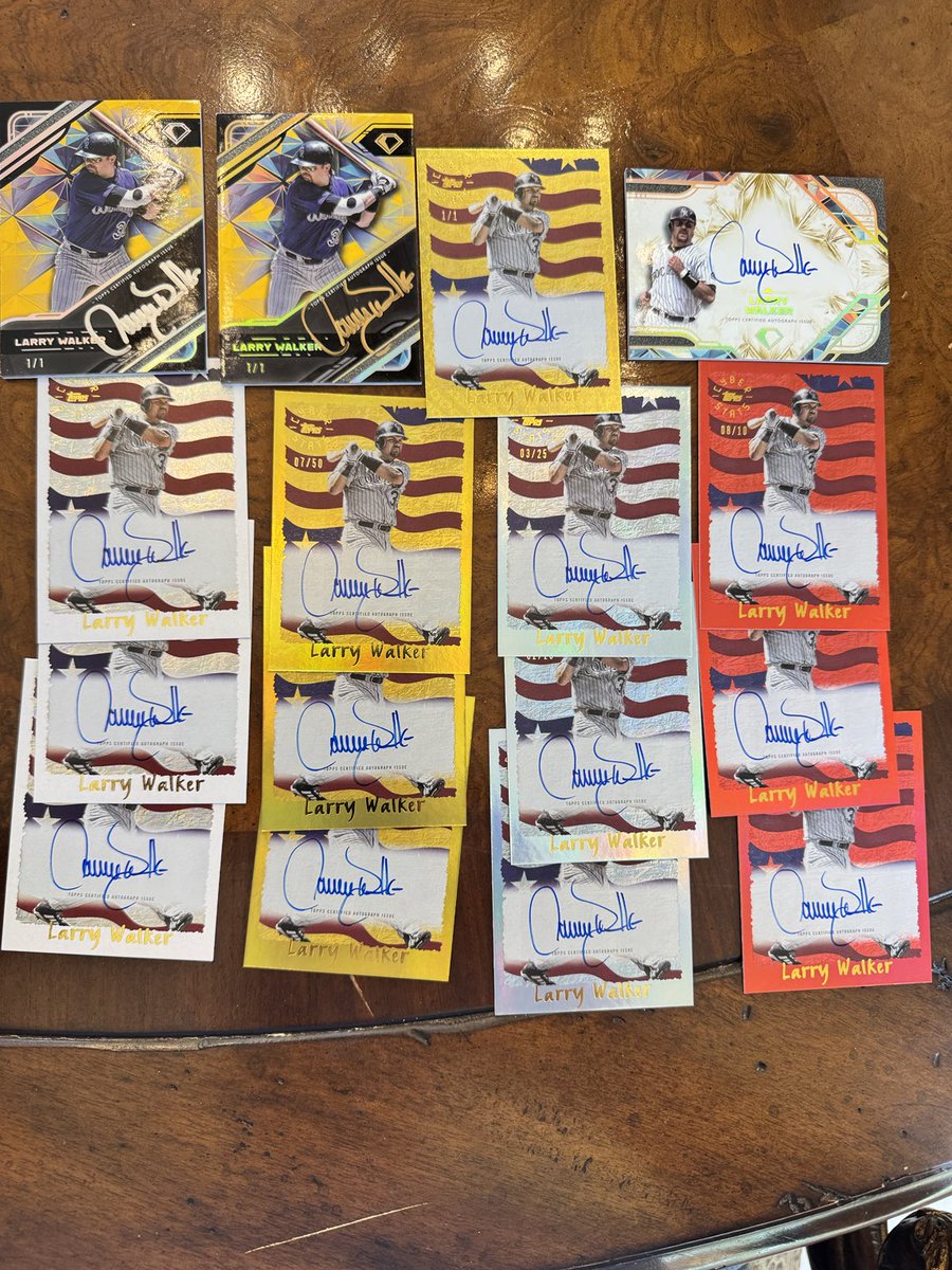 Cdnmooselips33's tweet image. That time again!! Lots of 1/1’s coming out. Good luck on this HOF induction weekend!! @Topps