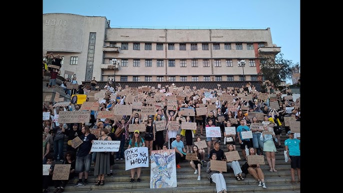 DuncanUA68's tweet image. Як думаєте,чого не вистачає на цих протестах?
Прапорів України.
"Совпадєніє?Нє думаю"