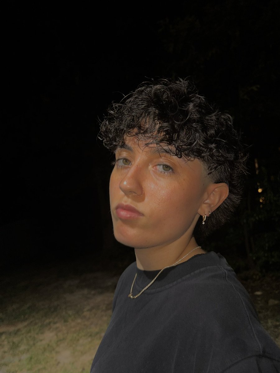 vonbvtch's tweet image. hi moots