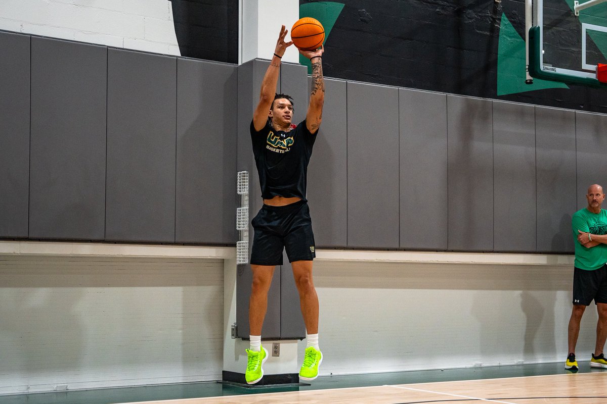 🏀🐉🔥

#WinAsOne |<a href="/KyeronLindsay21/">KyeRon</a>