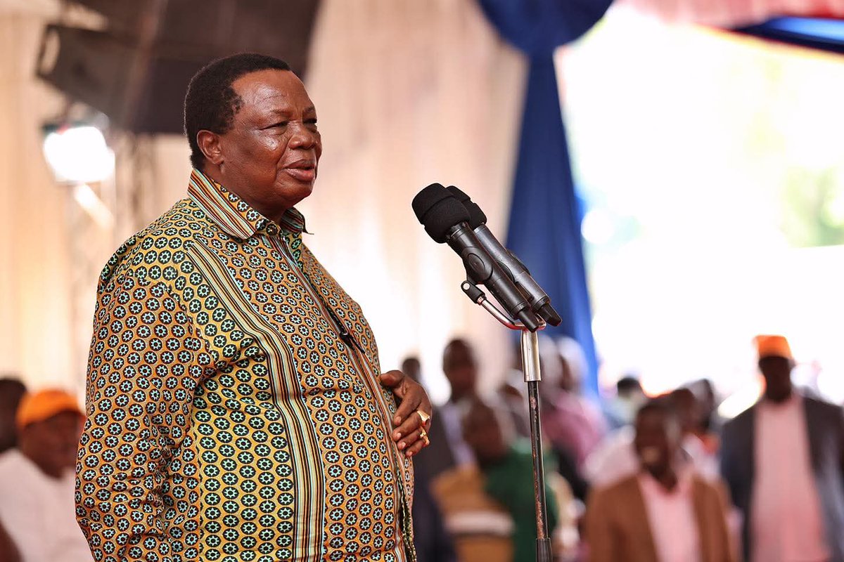 AtwoliEBs's tweet image. Thank you Baba @RailaOdinga
for inviting me to make greetings at the Kakamega Odm delegates meeting.
When @AtwoliDza speaks, mulembe nation listens.
@RailaOdinga
@TheODMparty @BarasaFernandes @JunetMohamed @shukri_churicha